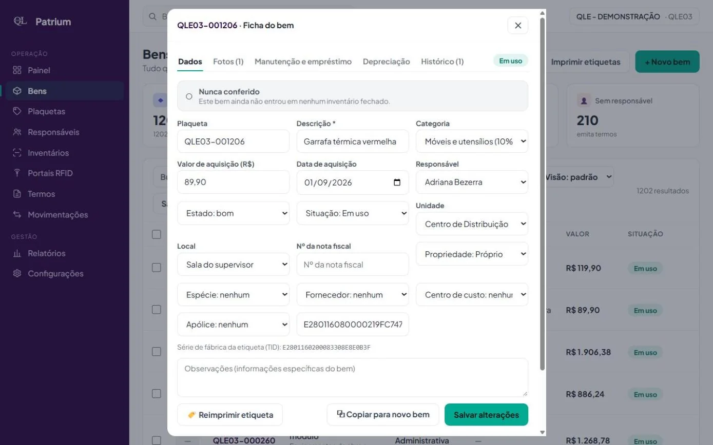 Ficha do bem no QLPatrium, aba Dados: plaqueta, descrição, categoria, valor, data de aquisição, responsável, unidade e local